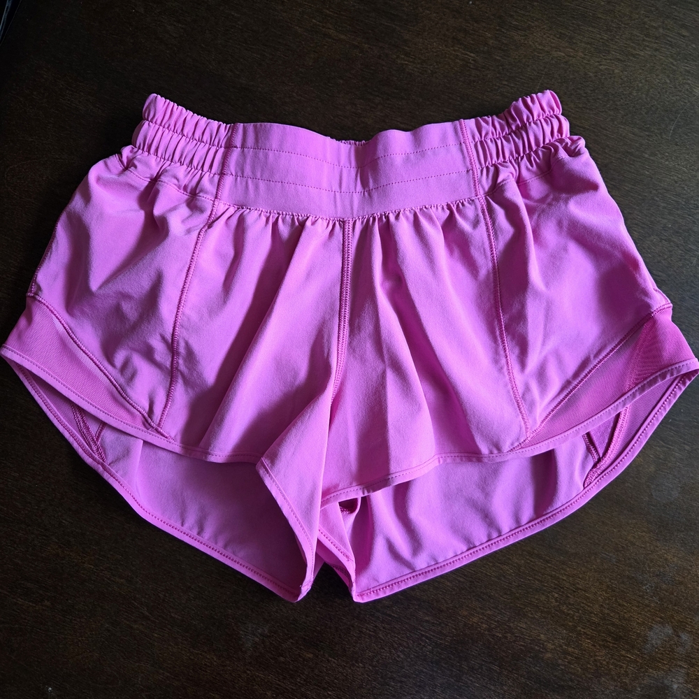 Lululemon Hotty Hot Low Rise Short 2 5"